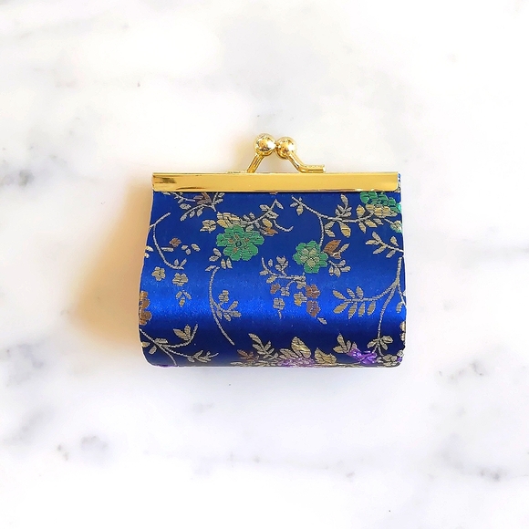RARE! NWT. Vintage Royal Blue Satin Embroidered Flowers Clutch Coin Purse Wallet - Picture 1 of 5